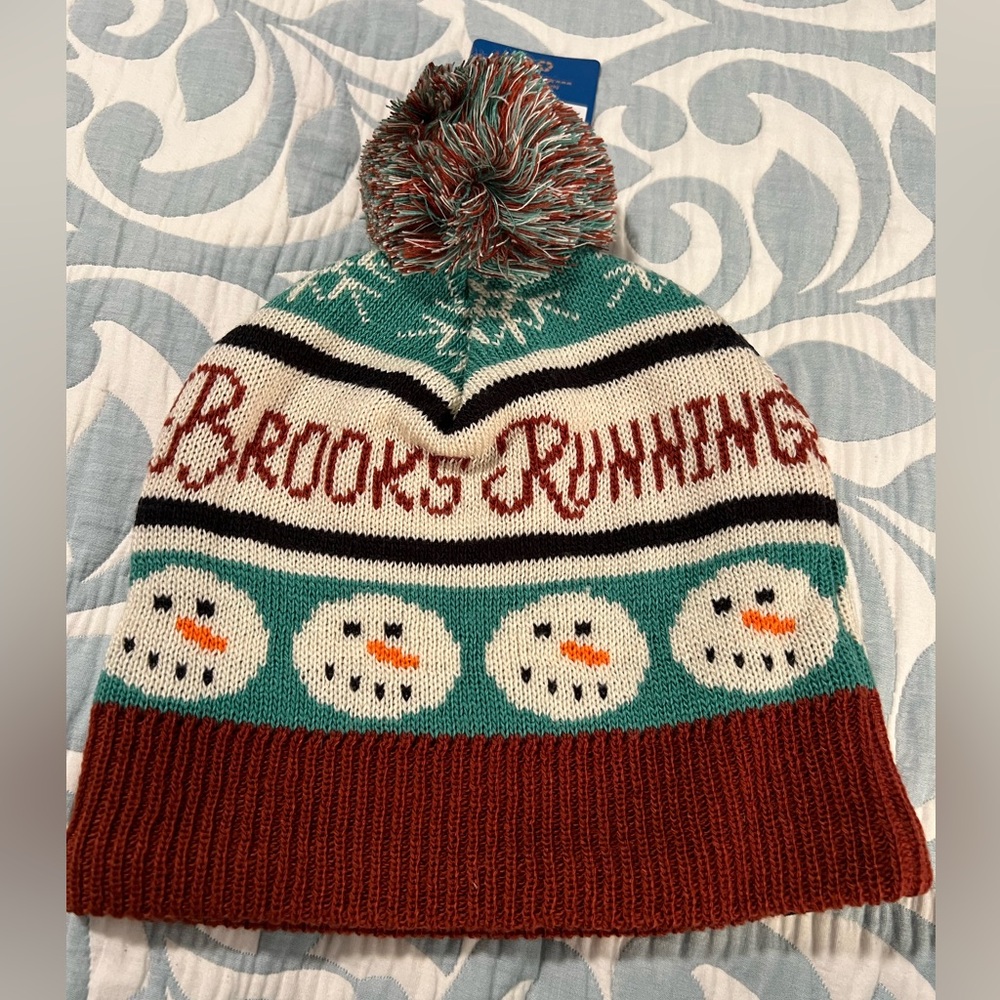 Brooks Running Run Merry Pom Beanie NEW NWT
